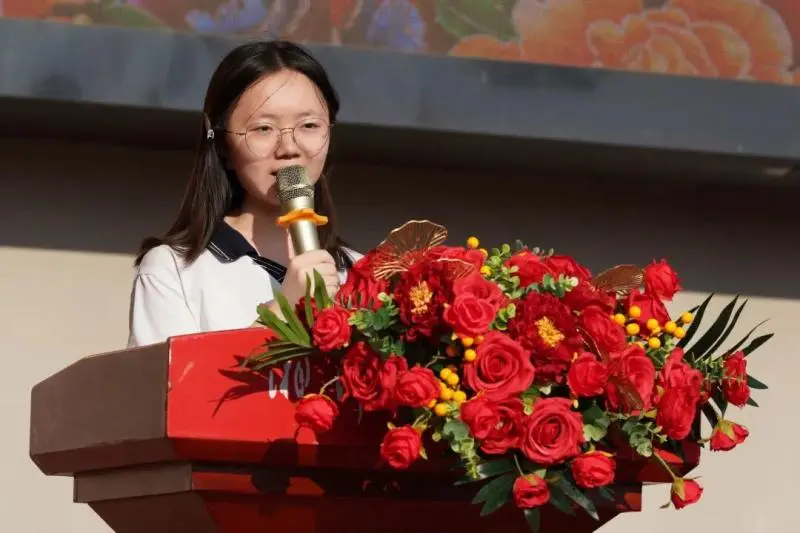 秉初心于实处 赋时代以新声——湘潭凤凰中学隆重举行2025年秋季开学典礼暨教师节表彰大会