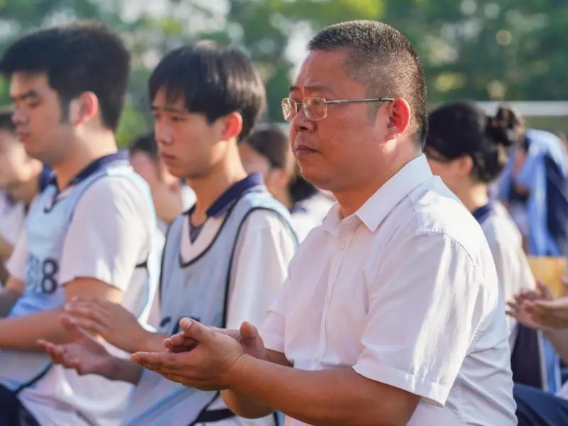 秉初心于实处 赋时代以新声——湘潭凤凰中学隆重举行2025年秋季开学典礼暨教师节表彰大会