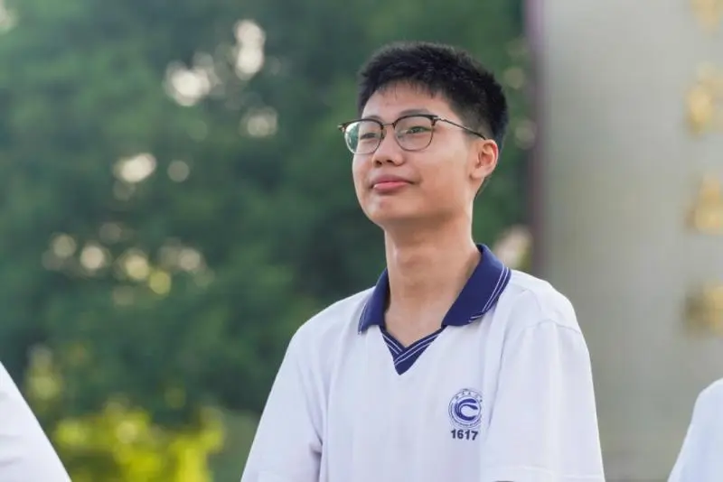 秉初心于实处 赋时代以新声——湘潭凤凰中学隆重举行2025年秋季开学典礼暨教师节表彰大会