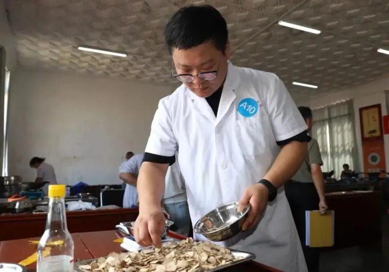 药香蕴匠心 技能展风采 湘潭市中药炮制职业技能竞赛火热开赛 药香蕴匠心 技能展风采 湘潭市中药炮制职业技能竞赛火热开赛