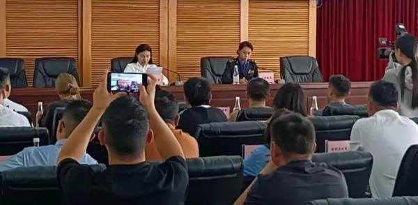 五华区白名单制度:破局临时商业活动管理,赋能营商环境优化 五华区白名单制度:破局临时商业活动管理,赋能营商环境优化