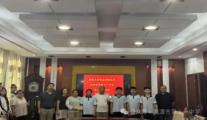 校服传递温暖 爱心助力成长——爱心捐助活动在我校温暖举行 校服传递温暖 爱心助力成长——爱心捐助活动在我校温暖举行