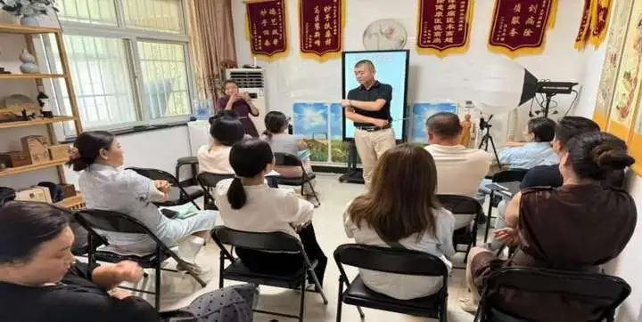 国医大师弟子亲授 “药食同源”养生公益课解锁健康新方式 国医大师弟子亲授 “药食同源”养生公益课解锁健康新方式