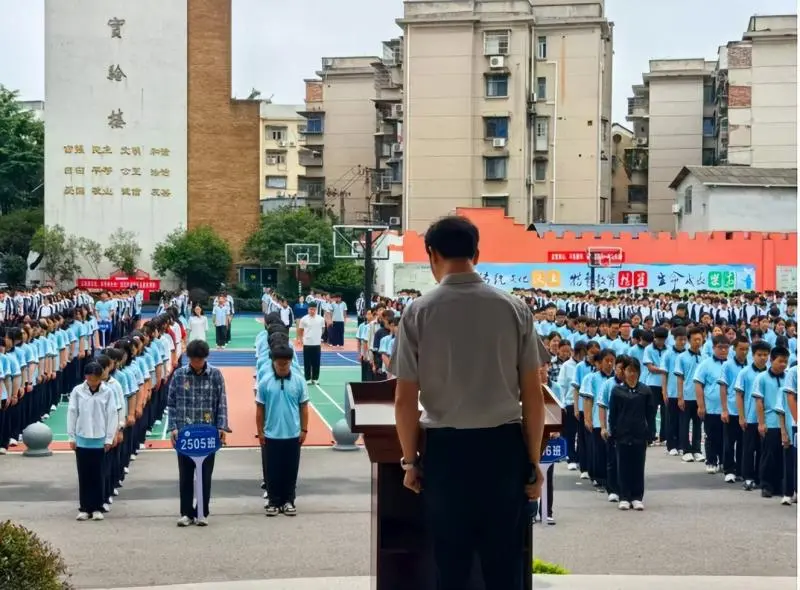 铭记历史,振兴中华 湘潭市第十一中学举行“九一八”默哀仪式 铭记历史,振兴中华 湘潭市第十一中学举行“九一八”默哀仪式