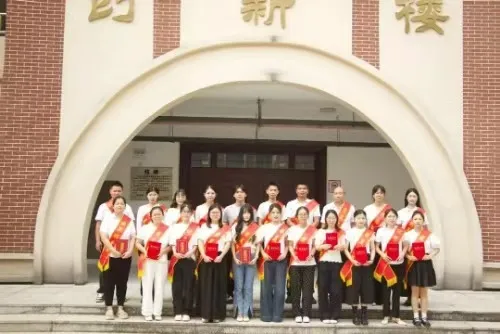 上饶玉山县仙岩中心小学举行第十三届“豪仪奖学奖教金”颁奖仪式 上饶玉山县仙岩中心小学举行第十三届“豪仪奖学奖教金”颁奖仪式