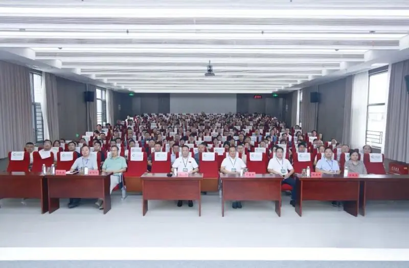 科教引领未来 创新驱动发展——湘潭市中心医院召开2025年科教大会 科教引领未来 创新驱动发展——湘潭市中心医院召开2025年科教大会