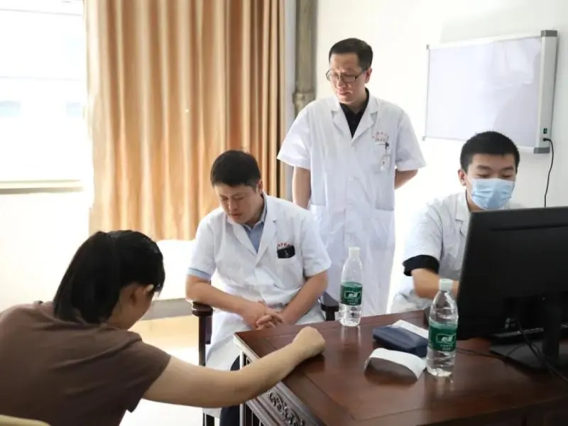 优化营商环境|湘雅名医坐诊湘潭市中医医院,家门口享顶级诊疗服务! 优化营商环境|湘雅名医坐诊湘潭市中医医院,家门口享顶级诊疗服务!