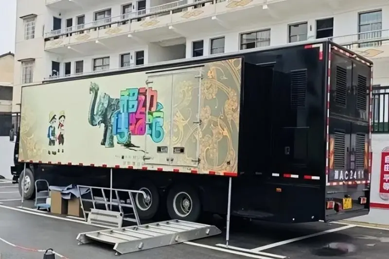 “移动博物馆”驶入花石镇中心小学校园 “移动博物馆”驶入花石镇中心小学校园