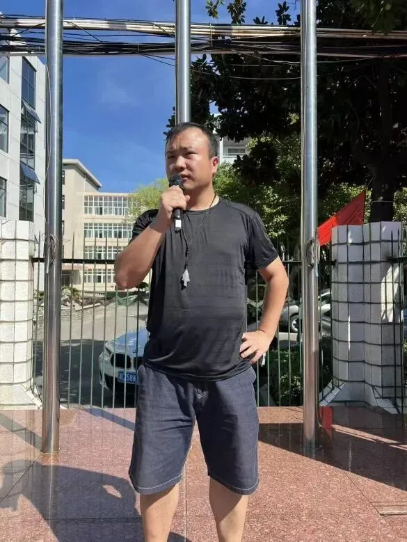 居安思危常演练,筑牢校园“防火墙”——湘潭市第二中学2025年下学期9月消防应急疏散演练及夜间宿舍疏散演练 居安思危常演练,筑牢校园“防火墙”——湘潭市第二中学2025年下学期9月消防应急疏散演练及夜间宿舍疏散演练