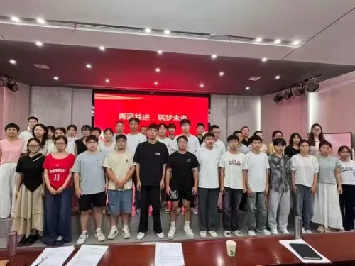 上饶玉山县紫湖中心小学开展第4期“同生共长的家园”青年教师座谈会