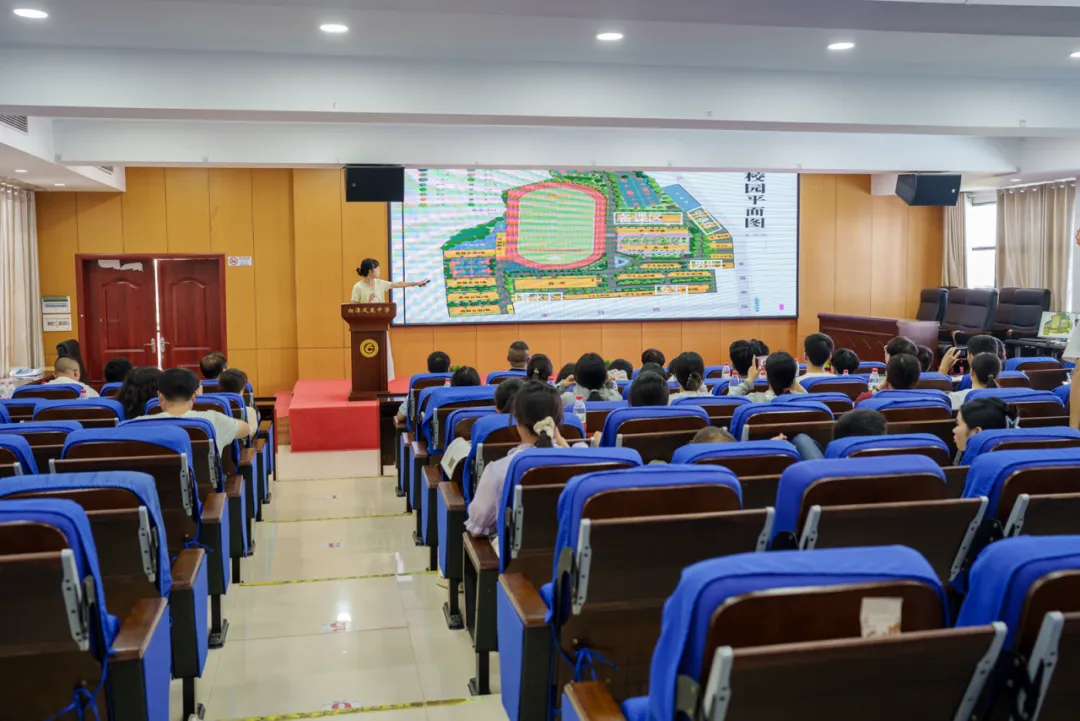 三尺讲台传薪火,教育实习启师途——湖南科技大学 实习生来我校开展教育实习
