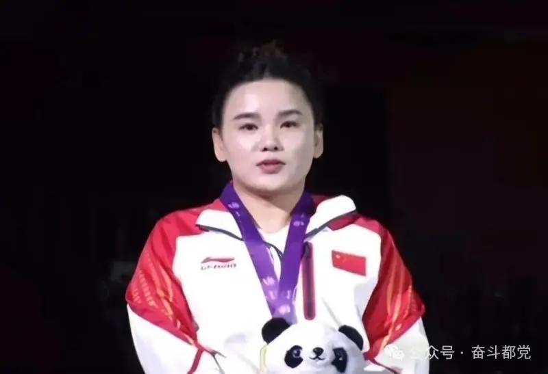 【喜报】“神奇女侠”——都党姑娘郭玲玲再破世界纪录夺冠！