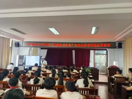 江西上饶广信区第三小学校园中的红色传承 江西上饶广信区第三小学校园中的红色传承