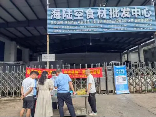 江西玉山县市场监管局“你点我检、你送我检”活动进市场 江西玉山县市场监管局“你点我检、你送我检”活动进市场
