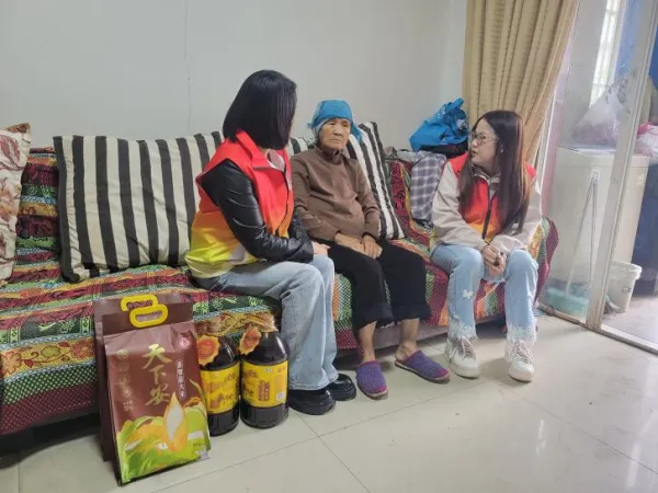 果林社区巾帼志愿服务队开展敬老关爱活动 果林社区巾帼志愿服务队开展敬老关爱活动