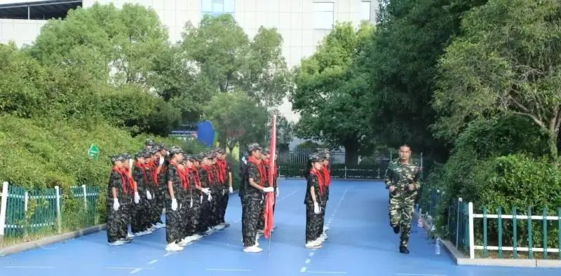 上饶广信区第三小学:展军事特色风采 点燃少年强国梦 上饶广信区第三小学:展军事特色风采 点燃少年强国梦