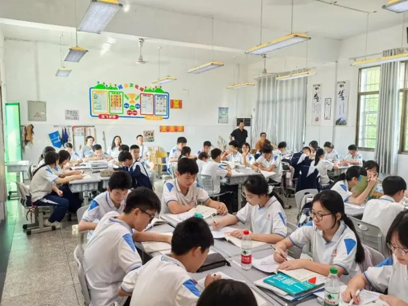凝心磨课备赛，聚力赋能成长——湘潭市第二中学开展第一期青年教师集中学习活动