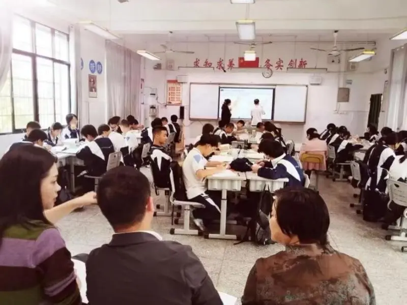 凝心磨课备赛，聚力赋能成长——湘潭市第二中学开展第一期青年教师集中学习活动