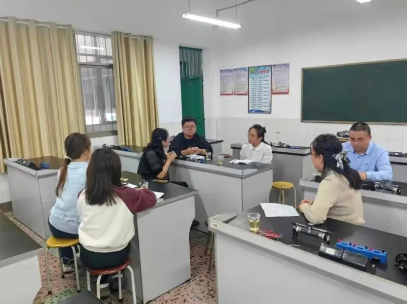 凝心磨课备赛，聚力赋能成长——湘潭市第二中学开展第一期青年教师集中学习活动