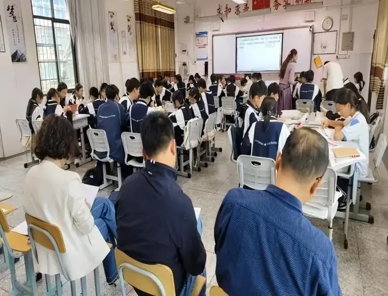 凝心磨课备赛，聚力赋能成长——湘潭市第二中学开展第一期青年教师集中学习活动