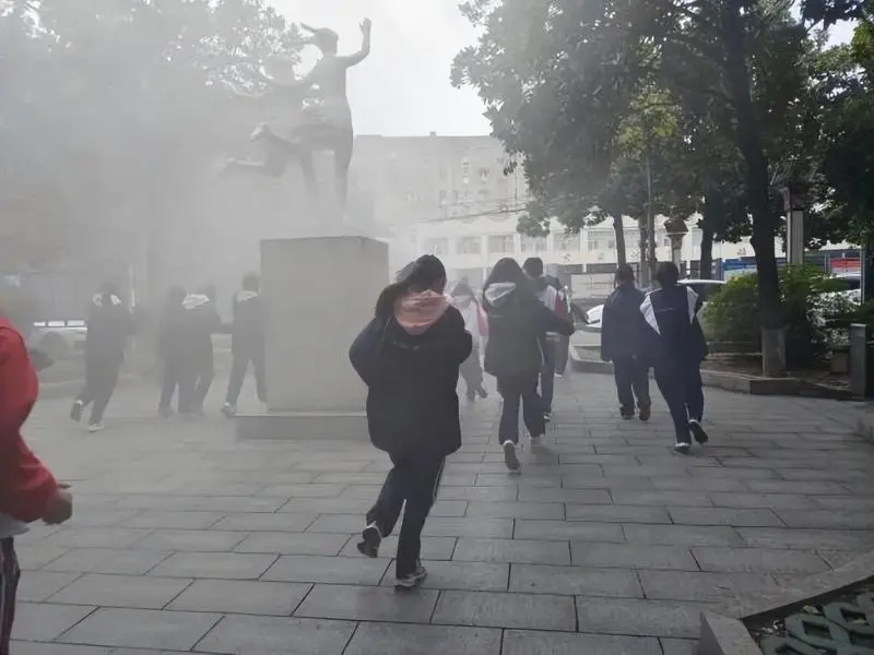 生命至上，预防为主——湘潭市二中常态化开展消防疏散演练