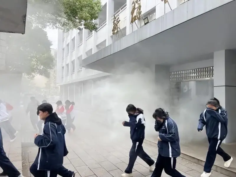 生命至上，预防为主——湘潭市二中常态化开展消防疏散演练