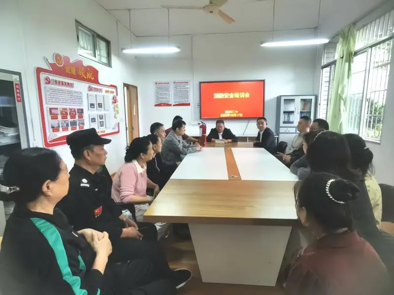 筑牢后勤“防火墙”,守护校园平安线——湘潭市二中开展后勤人员消防安全培训 筑牢后勤“防火墙”,守护校园平安线——湘潭市二中开展后勤人员消防安全培训
