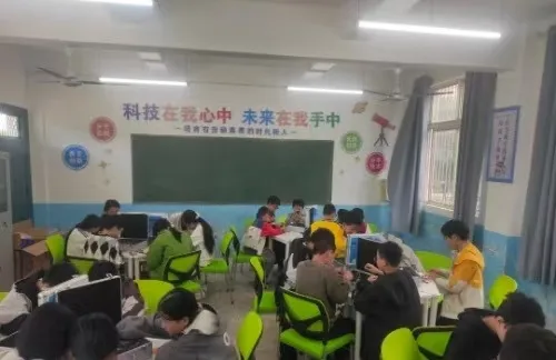 江西玉山县文成初级中学开展科技社团活动 江西玉山县文成初级中学开展科技社团活动