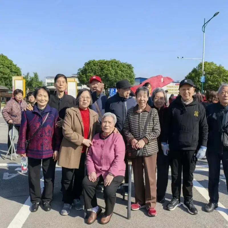 重阳敬老情电中一家亲——湘机中学精心组织2025年“重阳节”敬老活动 重阳敬老情电中一家亲——湘机中学精心组织2025年“重阳节”敬老活动