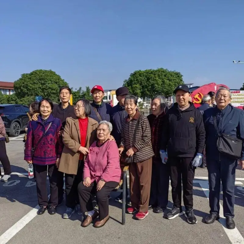 重阳敬老情电中一家亲——湘机中学精心组织2025年“重阳节”敬老活动 重阳敬老情电中一家亲——湘机中学精心组织2025年“重阳节”敬老活动