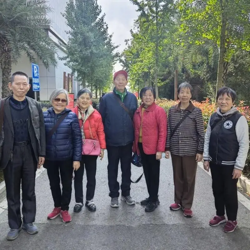 重阳敬老情电中一家亲——湘机中学精心组织2025年“重阳节”敬老活动 重阳敬老情电中一家亲——湘机中学精心组织2025年“重阳节”敬老活动