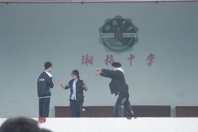 湘机中学举办“谨防性侵与欺凌,护航健康成长”主题教育活动 湘机中学举办“谨防性侵与欺凌,护航健康成长”主题教育活动