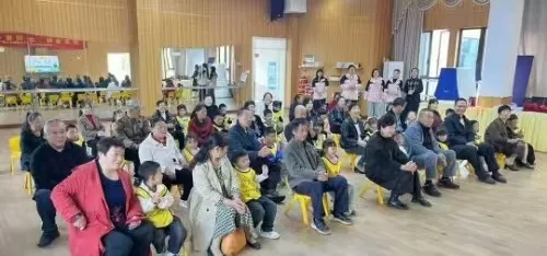 上饶广信区枫岭头镇中心幼儿园开展重阳节传统活动 上饶广信区枫岭头镇中心幼儿园开展重阳节传统活动