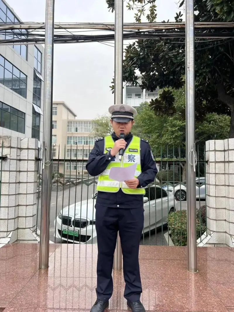 交通安全伴我行，文明出行护成长——湘潭市第二中学开展交通安全知识主题宣讲活动