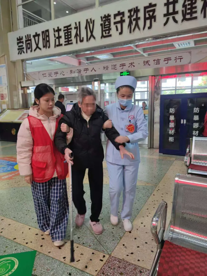 一年,50余场义诊,服务近5800人次——我院“周四敬老日”书写暖心答卷 一年,50余场义诊,服务近5800人次——我院“周四敬老日”书写暖心答卷
