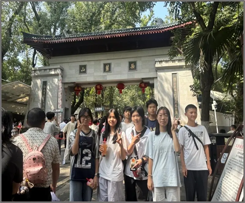 探寻家乡根脉绽放文化光彩湘机中学高一年级举办“家乡文化生活” 主题展示活动 探寻家乡根脉绽放文化光彩湘机中学高一年级举办“家乡文化生活” 主题展示活动