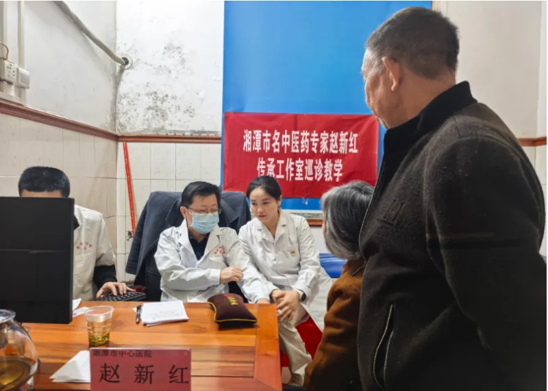 重阳送暖,中医下乡:中医药守护基层老年健康的 “实用密码” 重阳送暖,中医下乡:中医药守护基层老年健康的 “实用密码”