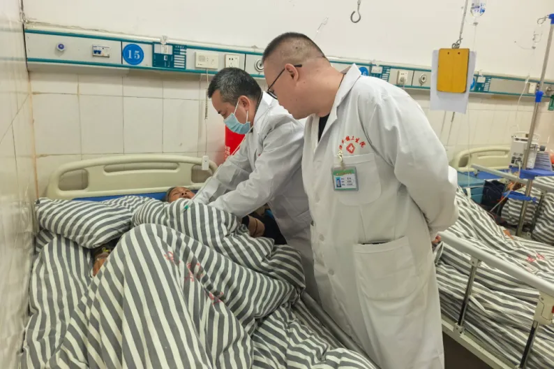 重阳送暖,中医下乡:中医药守护基层老年健康的 “实用密码” 重阳送暖,中医下乡:中医药守护基层老年健康的 “实用密码”