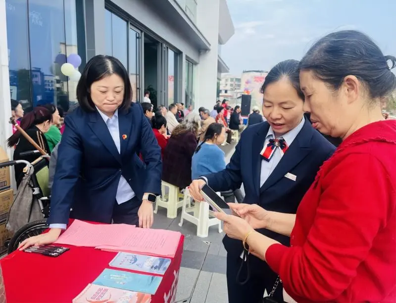 中国工商银行建北支行开展“工银爱相伴,情暖重阳节”活动 中国工商银行建北支行开展“工银爱相伴,情暖重阳节”活动