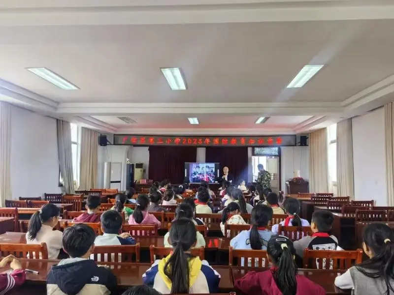 上饶广信区第三小学: 迷彩校园铸军魂 少年学子竞锋芒 上饶广信区第三小学: 迷彩校园铸军魂 少年学子竞锋芒