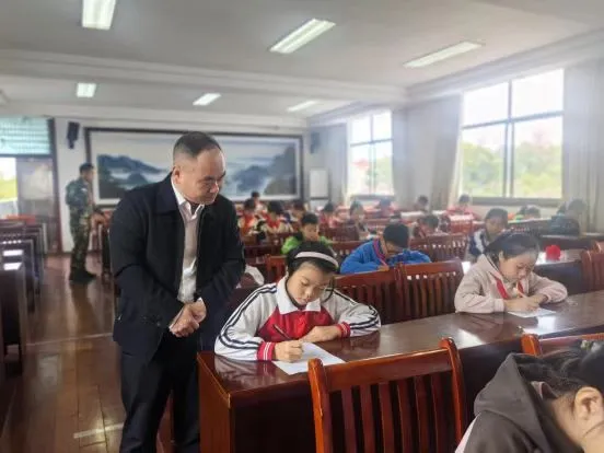上饶广信区第三小学: 迷彩校园铸军魂 少年学子竞锋芒 上饶广信区第三小学: 迷彩校园铸军魂 少年学子竞锋芒