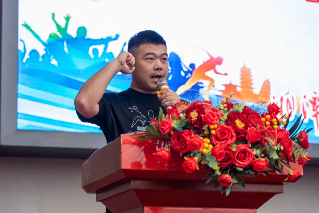 秋色点兵扬斗志,凤凰展翅竞风流——湘潭凤凰中学第25届校园田径运动会圆满结束
