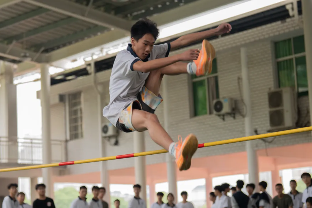 秋色点兵扬斗志,凤凰展翅竞风流——湘潭凤凰中学第25届校园田径运动会圆满结束