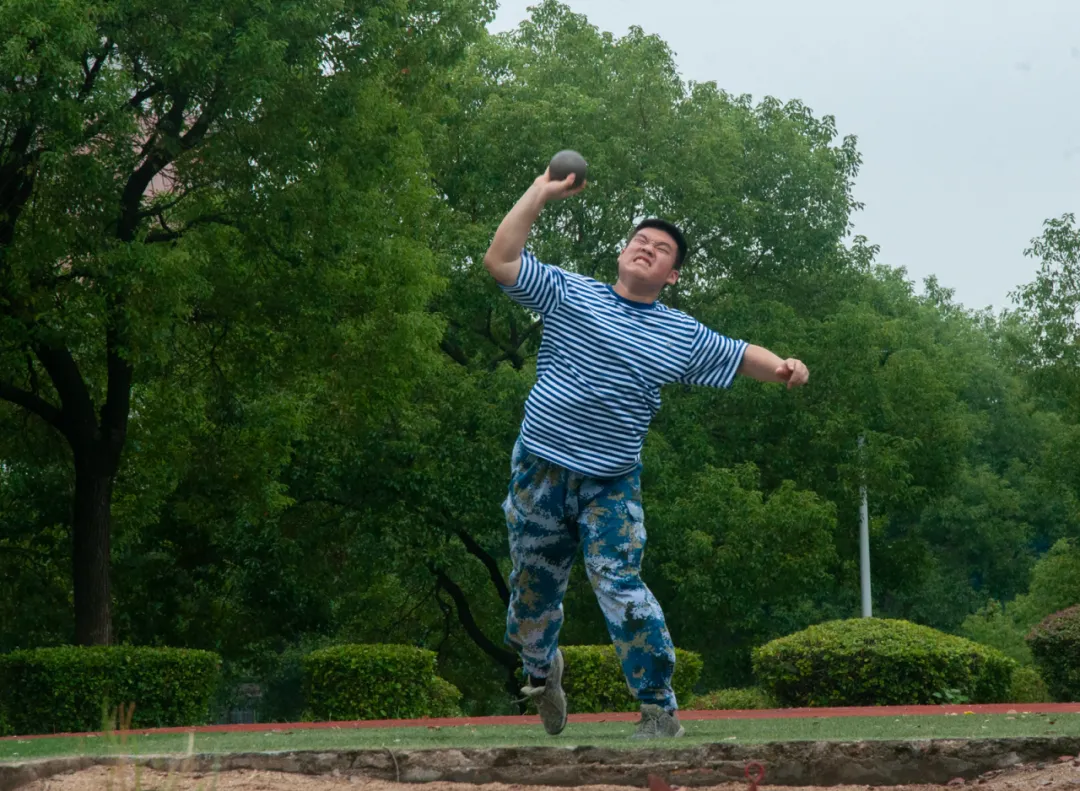 秋色点兵扬斗志,凤凰展翅竞风流——湘潭凤凰中学第25届校园田径运动会圆满结束