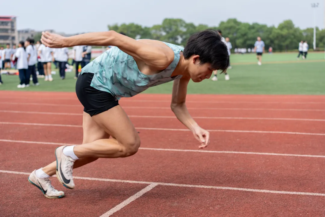 秋色点兵扬斗志,凤凰展翅竞风流——湘潭凤凰中学第25届校园田径运动会圆满结束