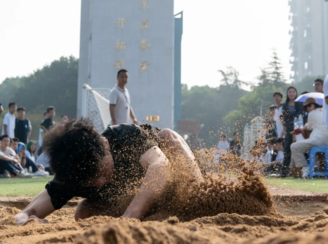 秋色点兵扬斗志,凤凰展翅竞风流——湘潭凤凰中学第25届校园田径运动会圆满结束