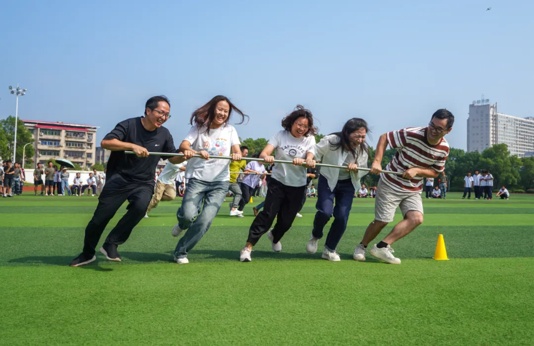秋色点兵扬斗志,凤凰展翅竞风流——湘潭凤凰中学第25届校园田径运动会圆满结束