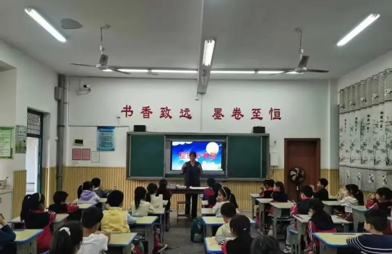 江西玉山县凤凰小学开展“智慧家长进课堂”活动 江西玉山县凤凰小学开展“智慧家长进课堂”活动