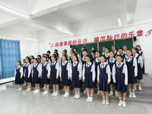江西玉山县冰溪中学师生合唱赛场喜提双一等奖