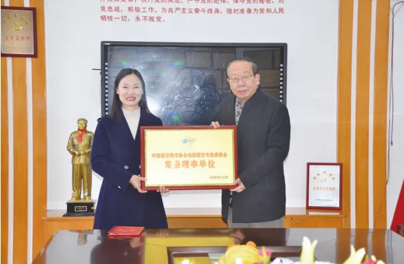 红色光影点亮童心,家国情怀植根校园 ——岳塘区湘机小学教育集团以红色电影为核心的德育实践探索 红色光影点亮童心,家国情怀植根校园 ——岳塘区湘机小学教育集团以红色电影为核心的德育实践探索